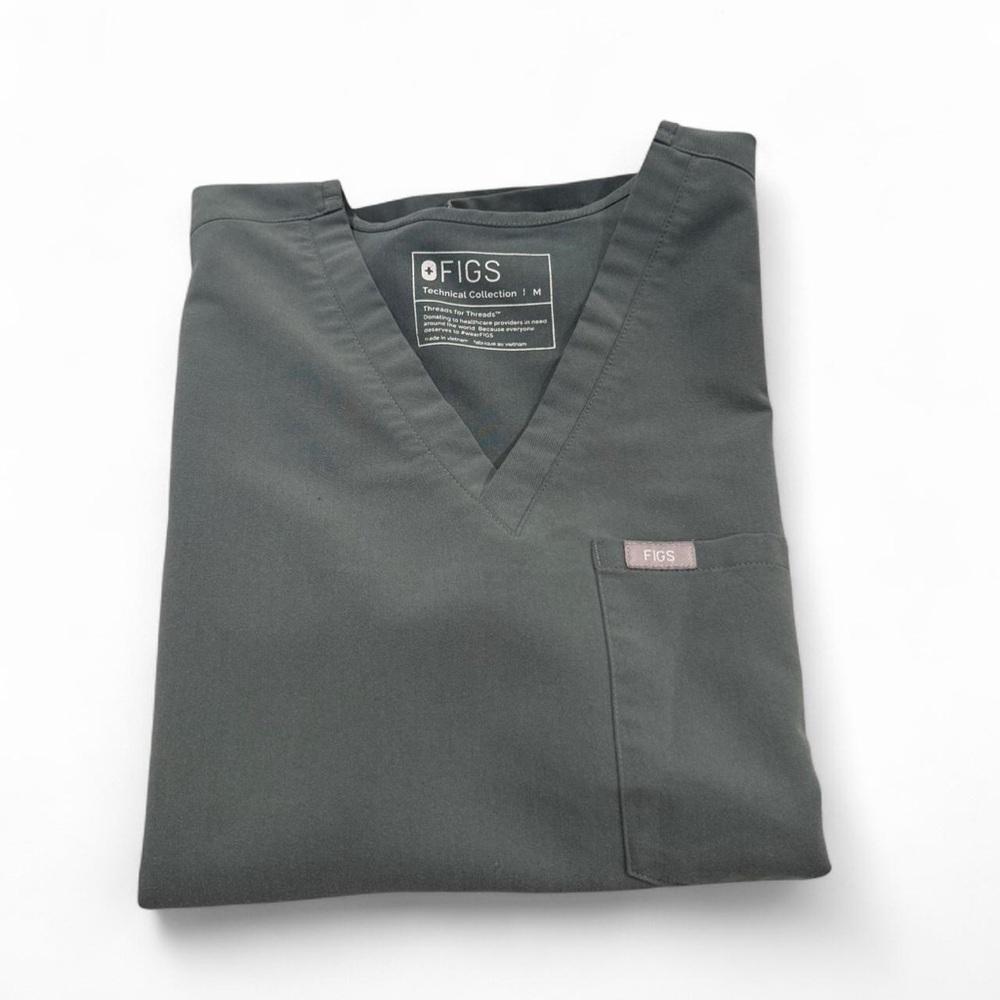 FIGS Catarina One-Pocket Scrub Top in Bonsai